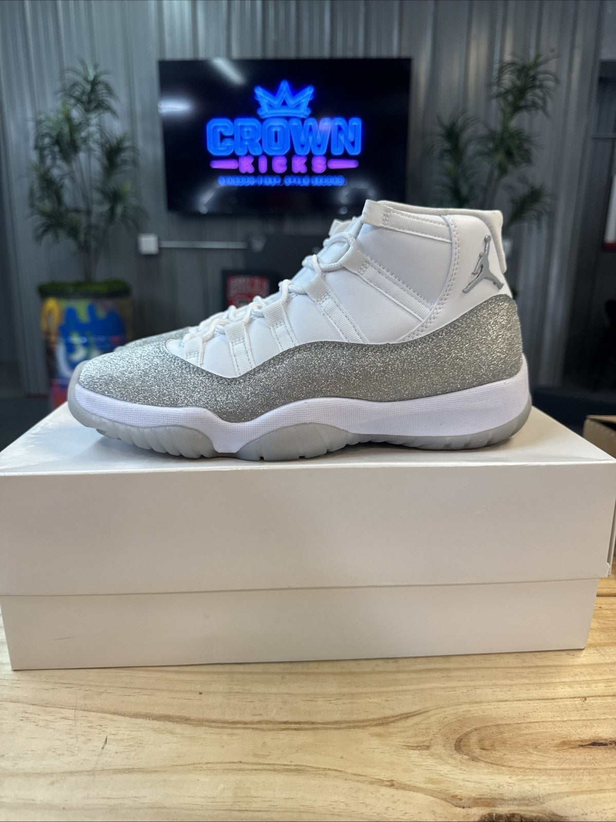 Women's Size 10.5 - Air Jordan 11 Retro Vast Grey | Wore Once - product image from the listing.