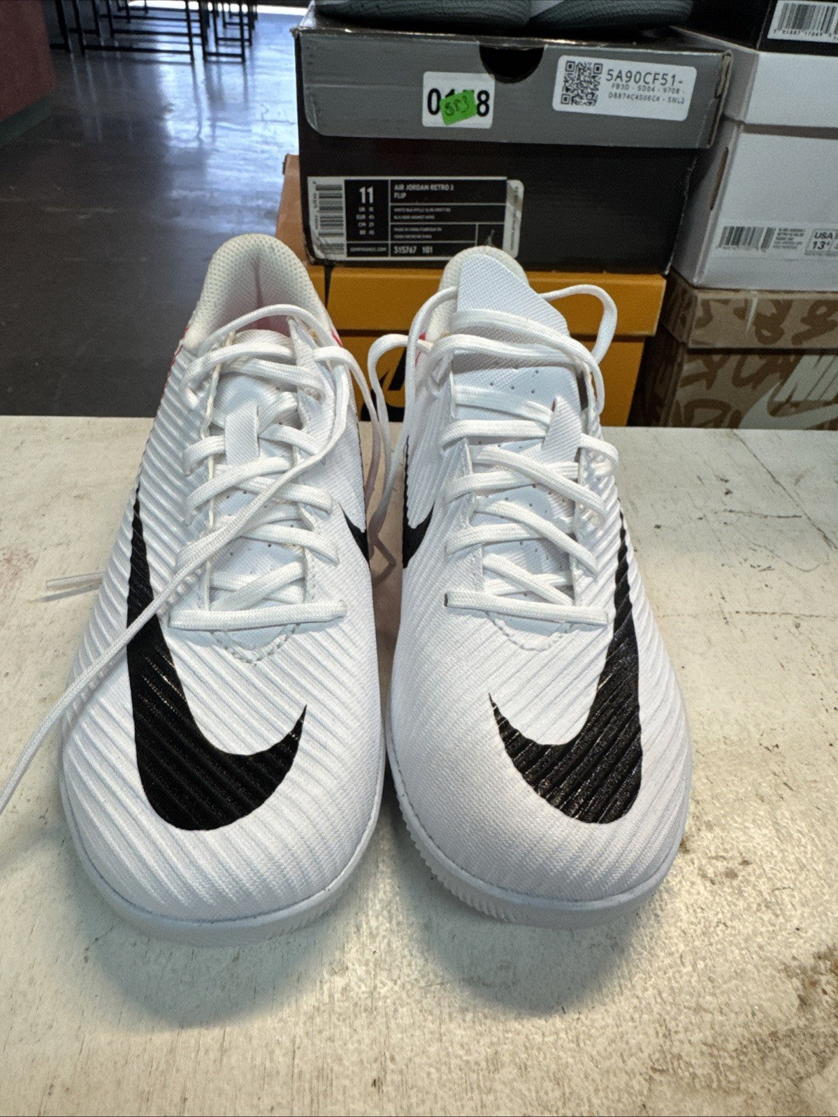 Nike Vapor 15 Club IC | Replacement Box - Size 5.5 - product image from the listing.