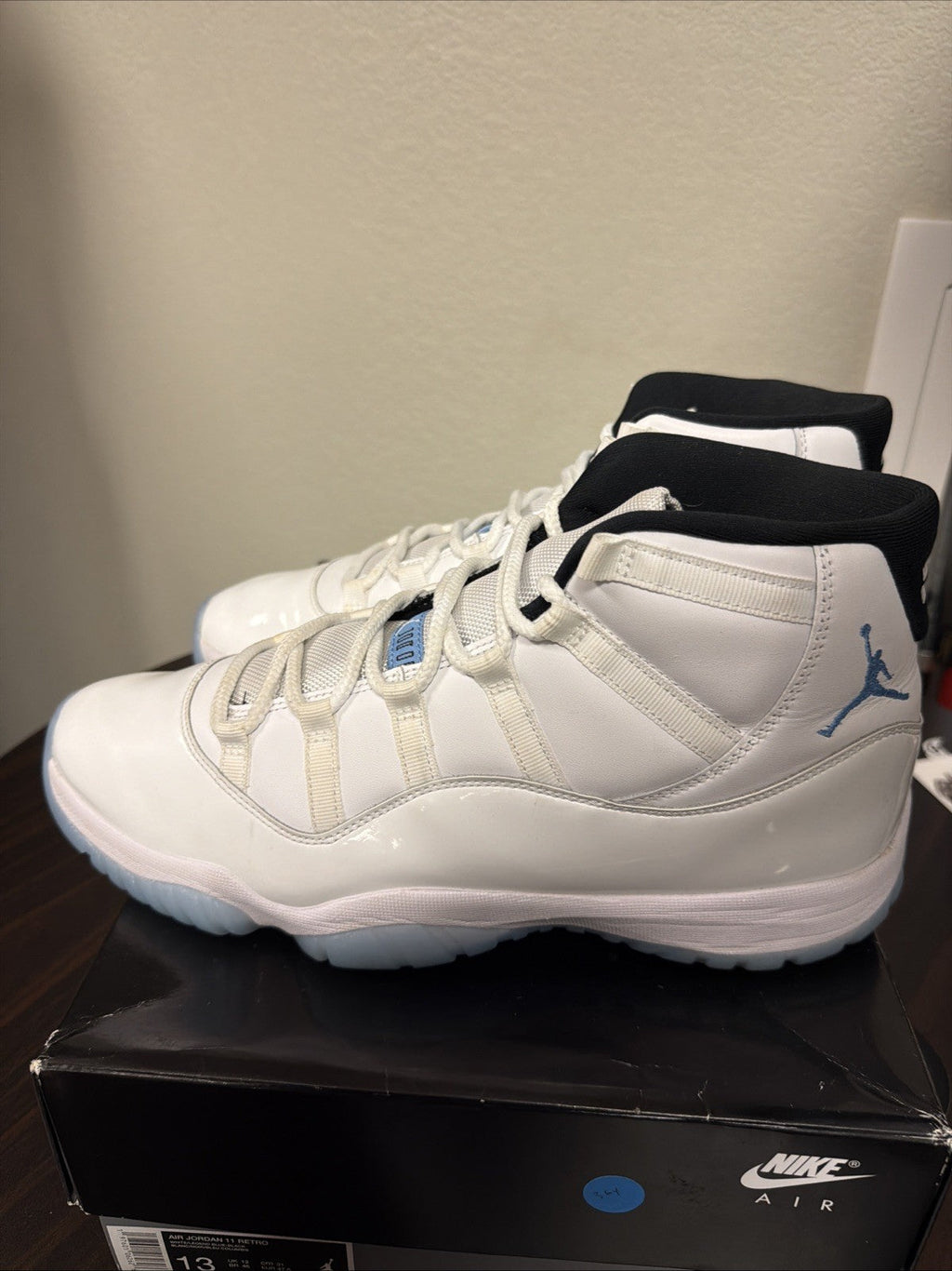 Men's Air Jordan 11 Retro "Legend Blue" CT8012-104 Size 13 .2024 - product image from the listing.