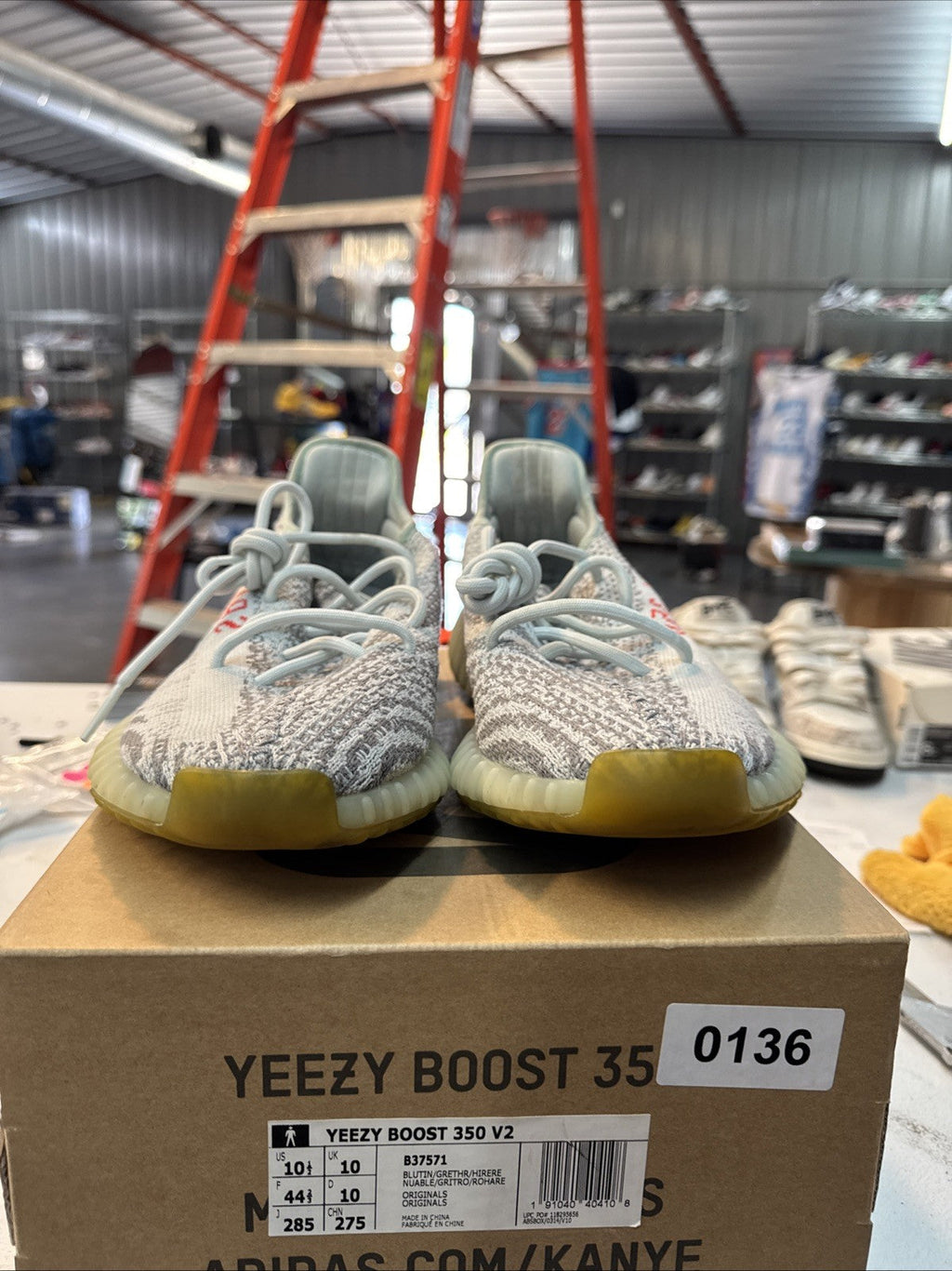 Adidas Yeezy Boost 350 V2 Blue Tint - Size 10.5 - product image from the listing.