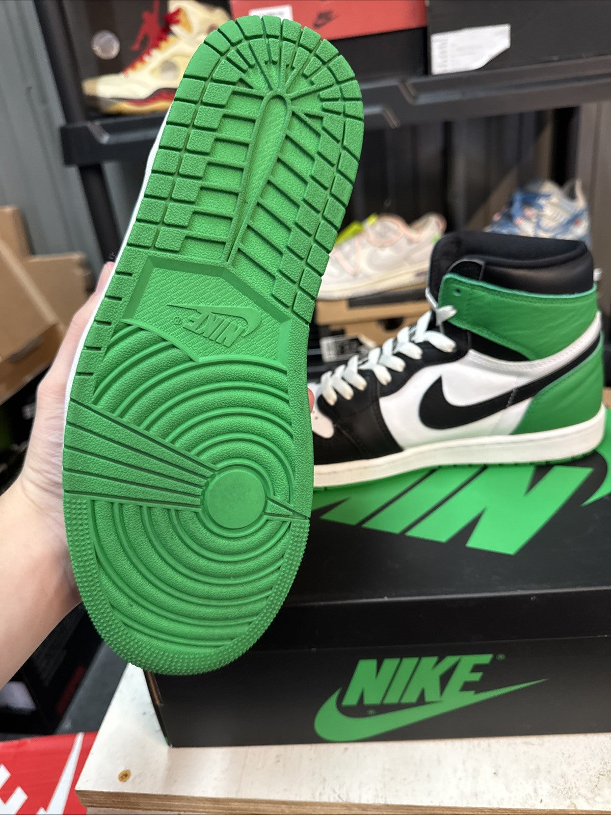 "LUCKY GREEN" Air Jordan 1 Retro High OG 2023 - Size 9.5 - product image from the listing.
