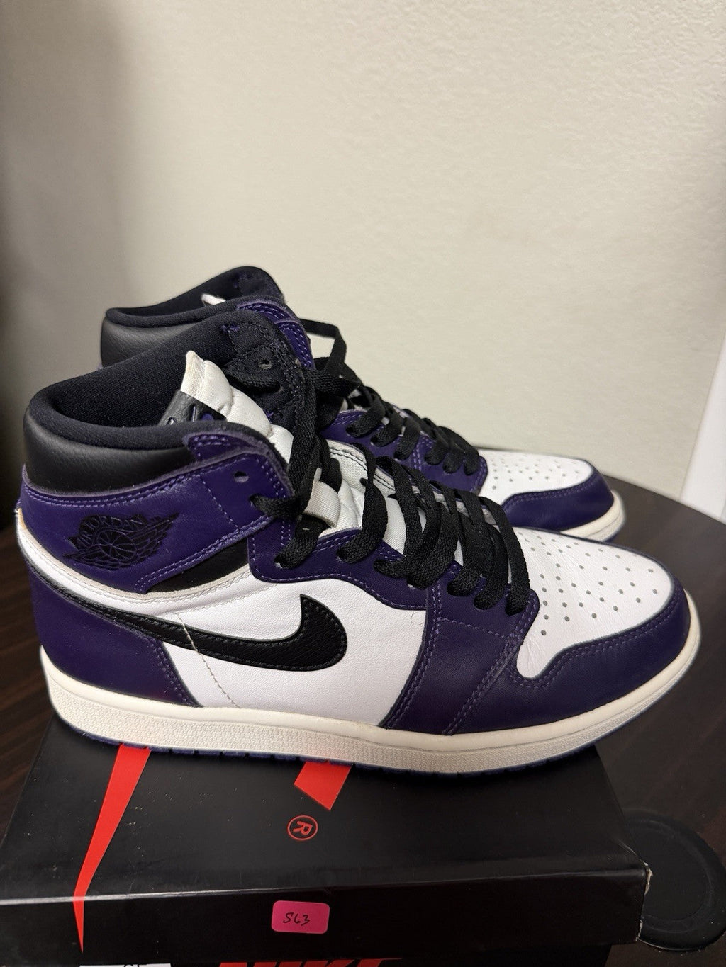 Air Jordan 1 Retro OG High Court Purple - Size 9 - product image from the listing.