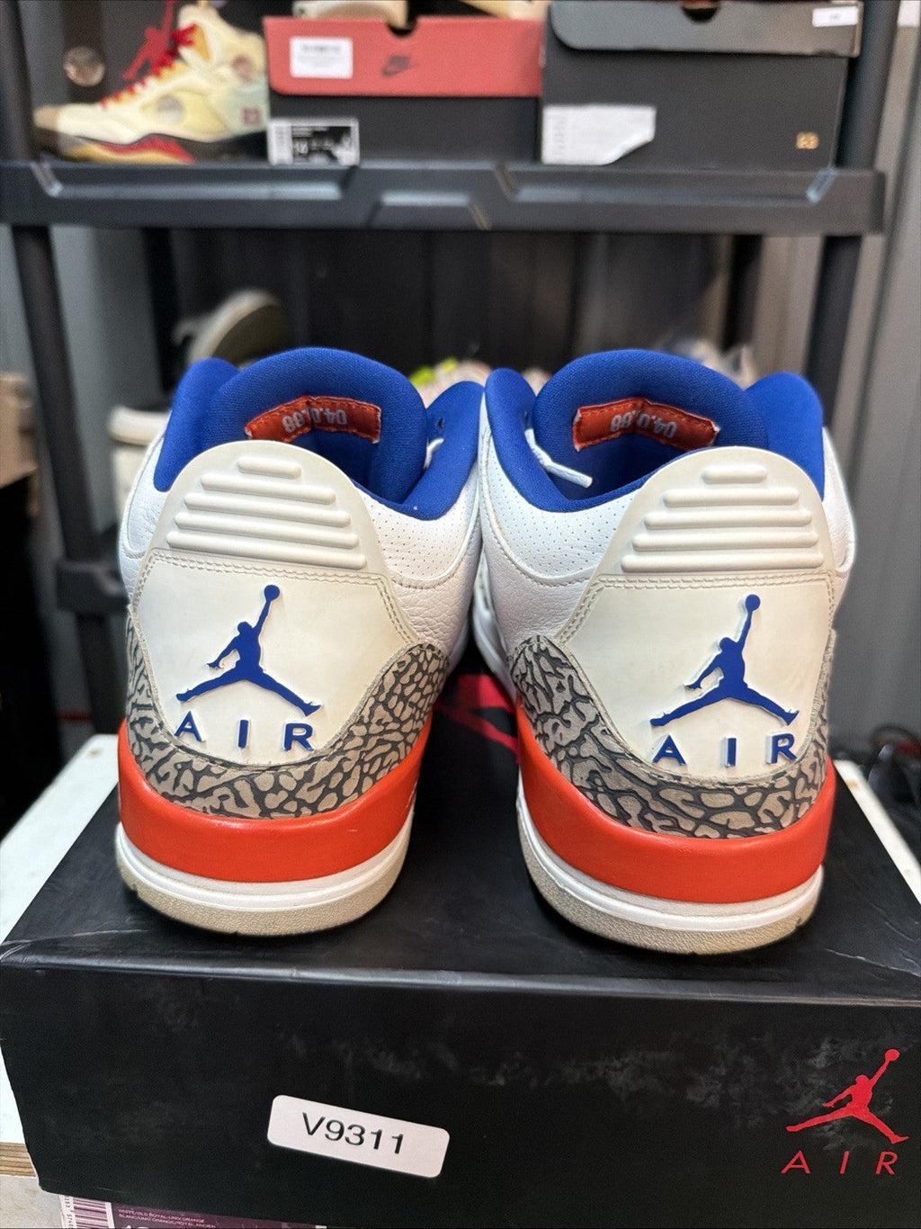 "KNICKS" Air Jordan 3 Retro 2019 - Size 13 - 136064 148 (10307-312) Pre-owned - product image from the listing.