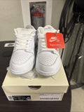 "White Metallic Silver" Size 6 - Supreme Nike SB Dunk Low - product image from the listing.