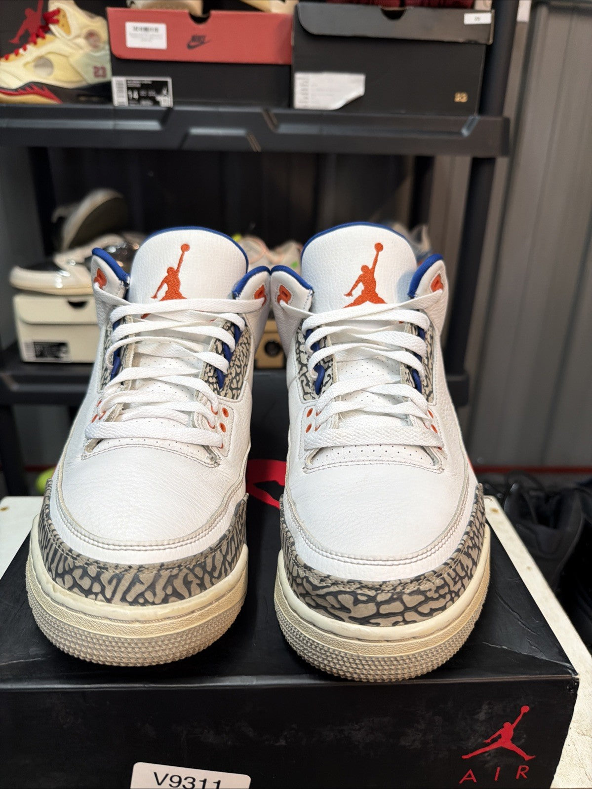 "KNICKS" Air Jordan 3 Retro 2019 - Size 13 - 136064 148 (10307-312) Pre-owned - product image from the listing.