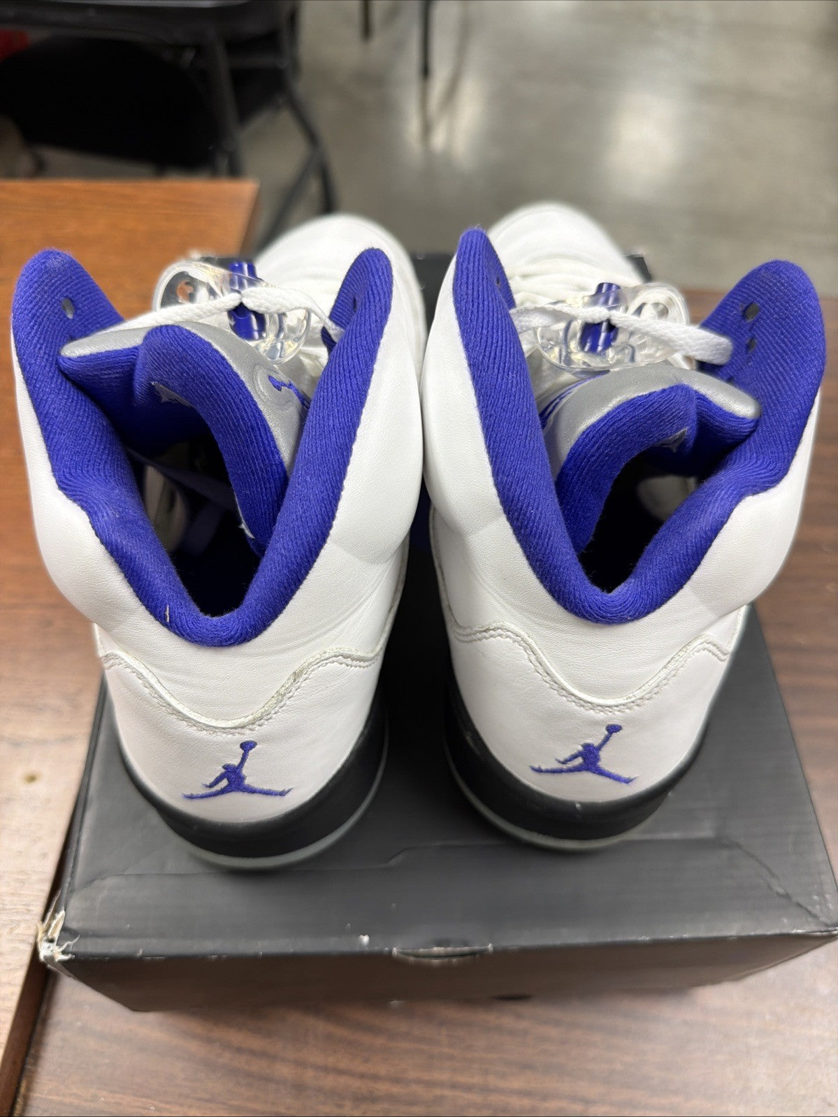 "DARK CONCORD" Air Jordan 5 Retro 2022 - Size 10 - dd0587 141 (474-7) - product image from the listing.