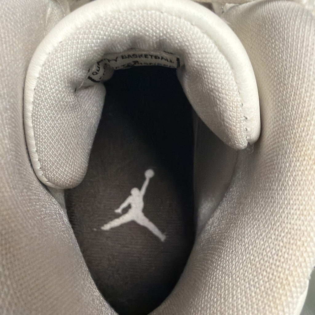 Women's Nike Air Jordan 11 Neapolitan Sail Velvet Brown Atmosphere AR0715-101 7.5 - product image from the listing.