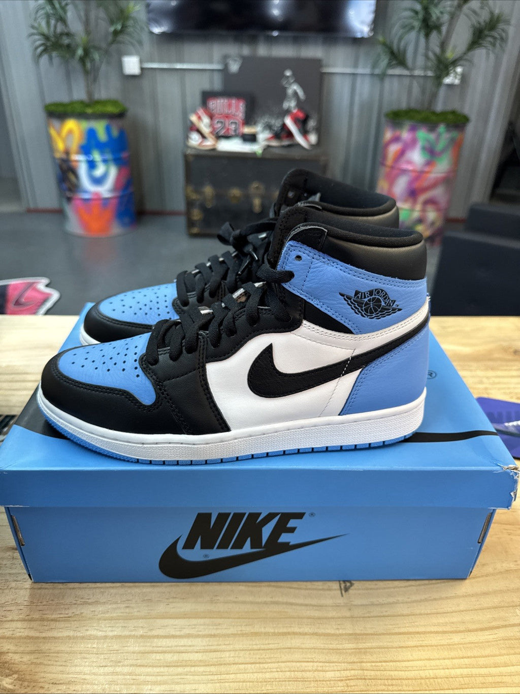 Jordan 1 Retro OG High UNC Toe - Size 8.5 - product image from the listing.