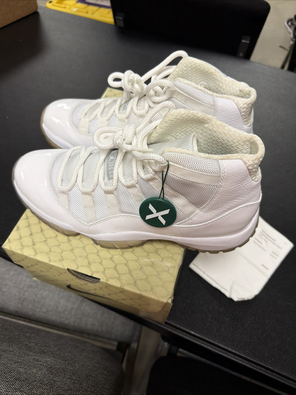 Men's Nike Air Jordan 11 Retro Silver Anniversary 408201-101 Size 10 - product image from the listing.