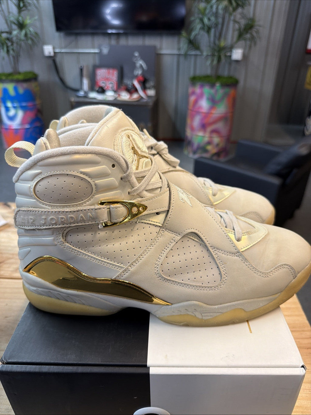 Men's Nike Air Jordan 8 Retro Size 10.5 C&C Trophy 2016 832821 030 - product image from the listing.