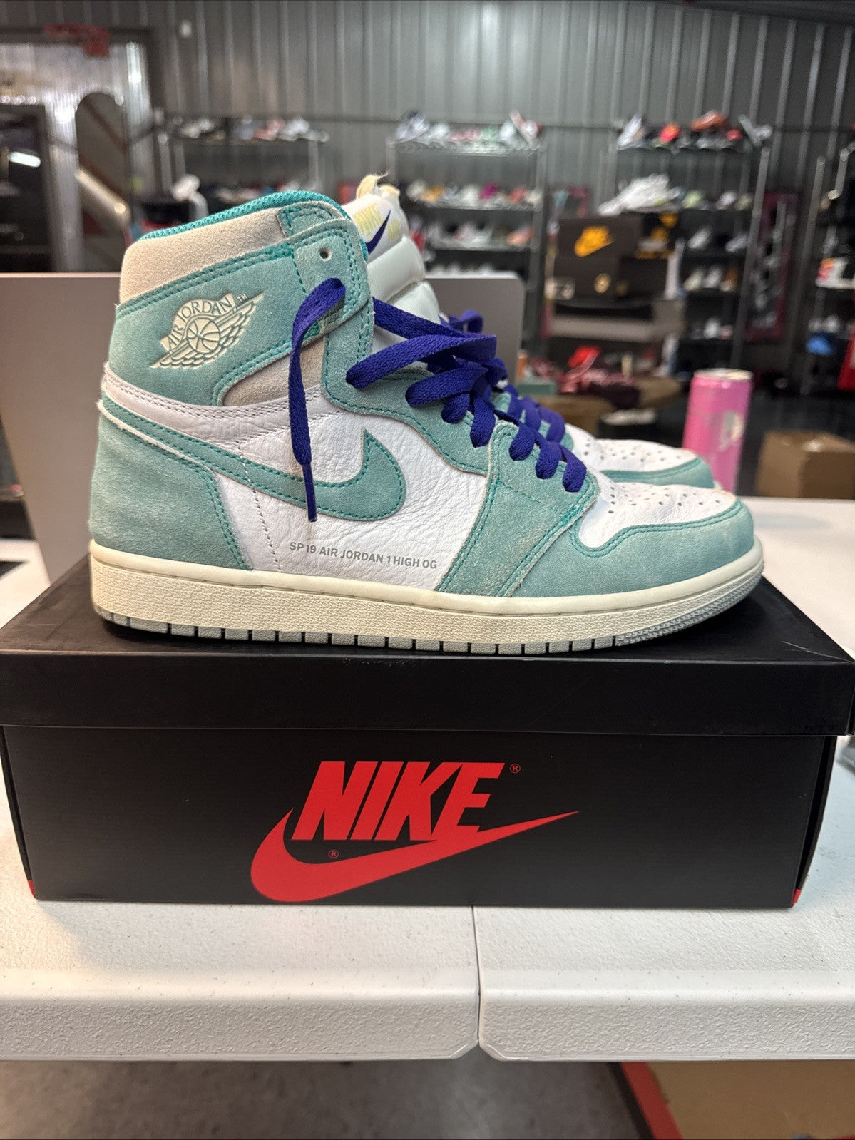 "Turbo Green" Size 8 - SP19 Air Jordan 1 High OG - product image from the listing.