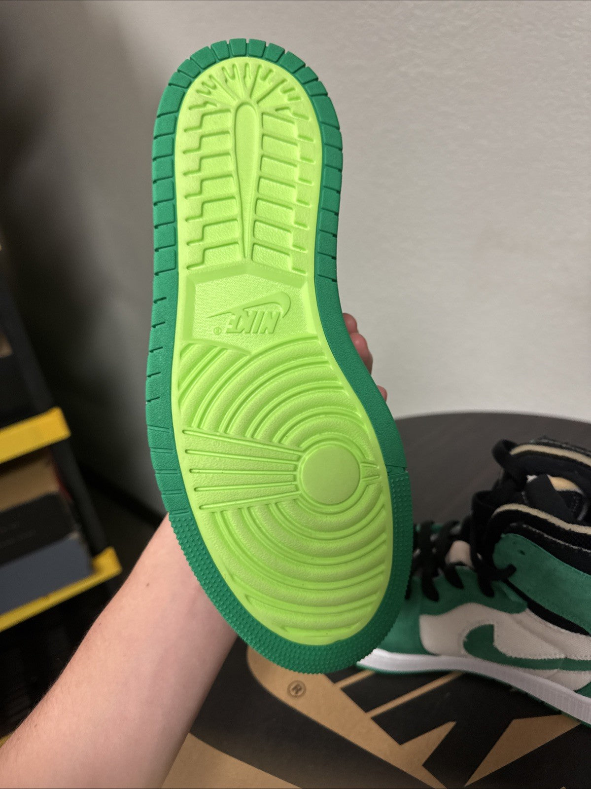 Men's SIZE 10 - AIR JORDAN 1 ZOOM CMFT STADIUM GREEN SHOES - product image from the listing.