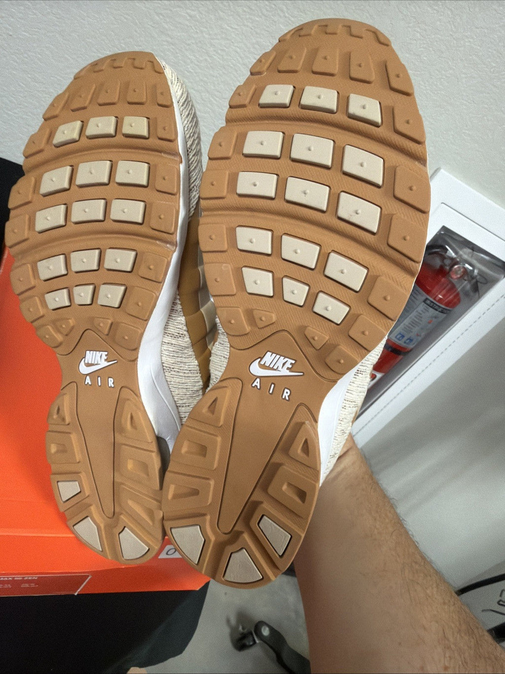 Women's Size 12 - Air Max 95 Zen Beige Linen Brown Wheat White 2007 - product image from the listing.