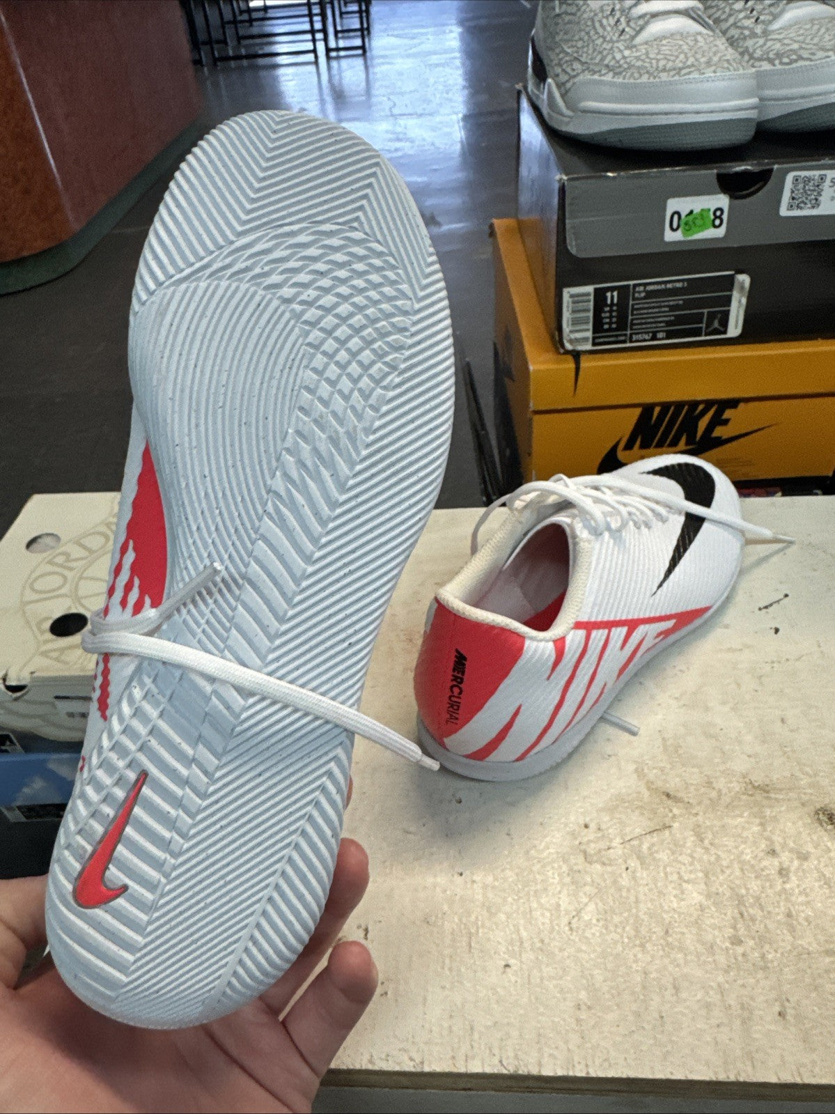 Nike Vapor 15 Club IC | Replacement Box - Size 5.5 - product image from the listing.