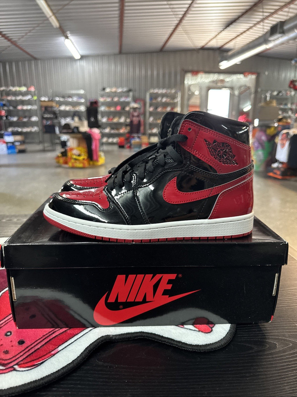 "Patent Bred" SIZE 10 - Nike Air Jordan 1 High Retro OG - product image from the listing.