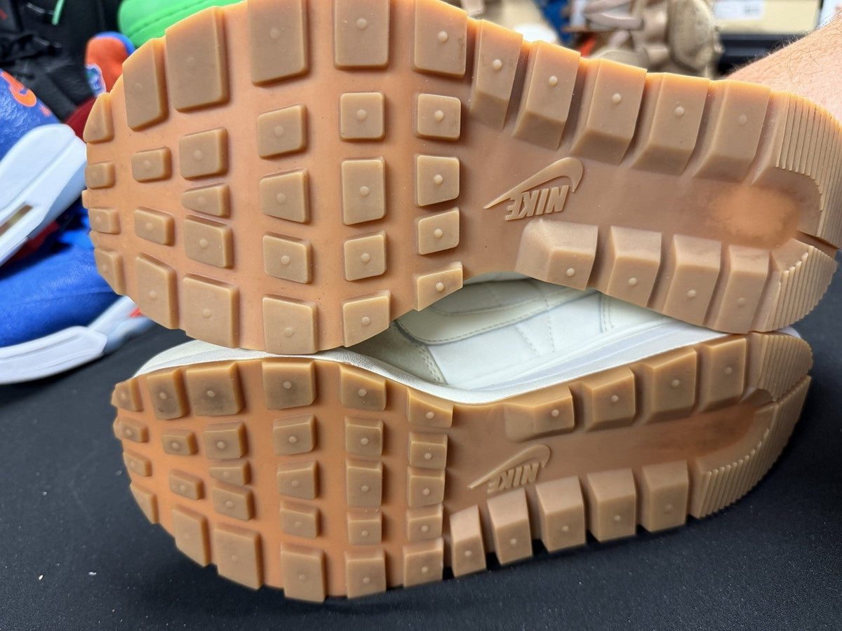 DD1875 100 Nike Vaporwaffle sacai in Sail Gum - product image from the listing.