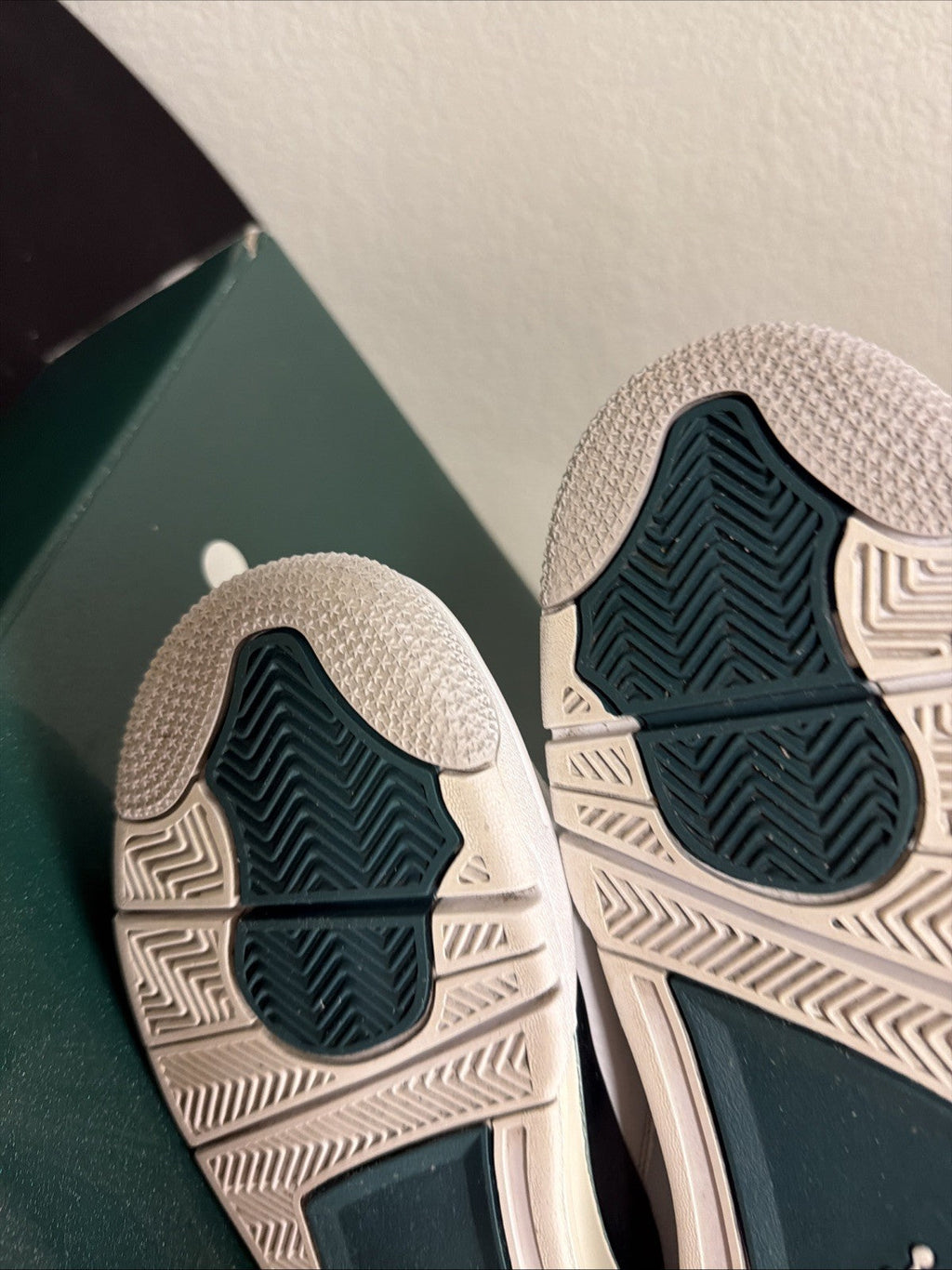Oxidized Green, FQ8138-103, Size 10M, Deadstock, Fast Shipping! - Jordan 4 Retro - product image from the listing.