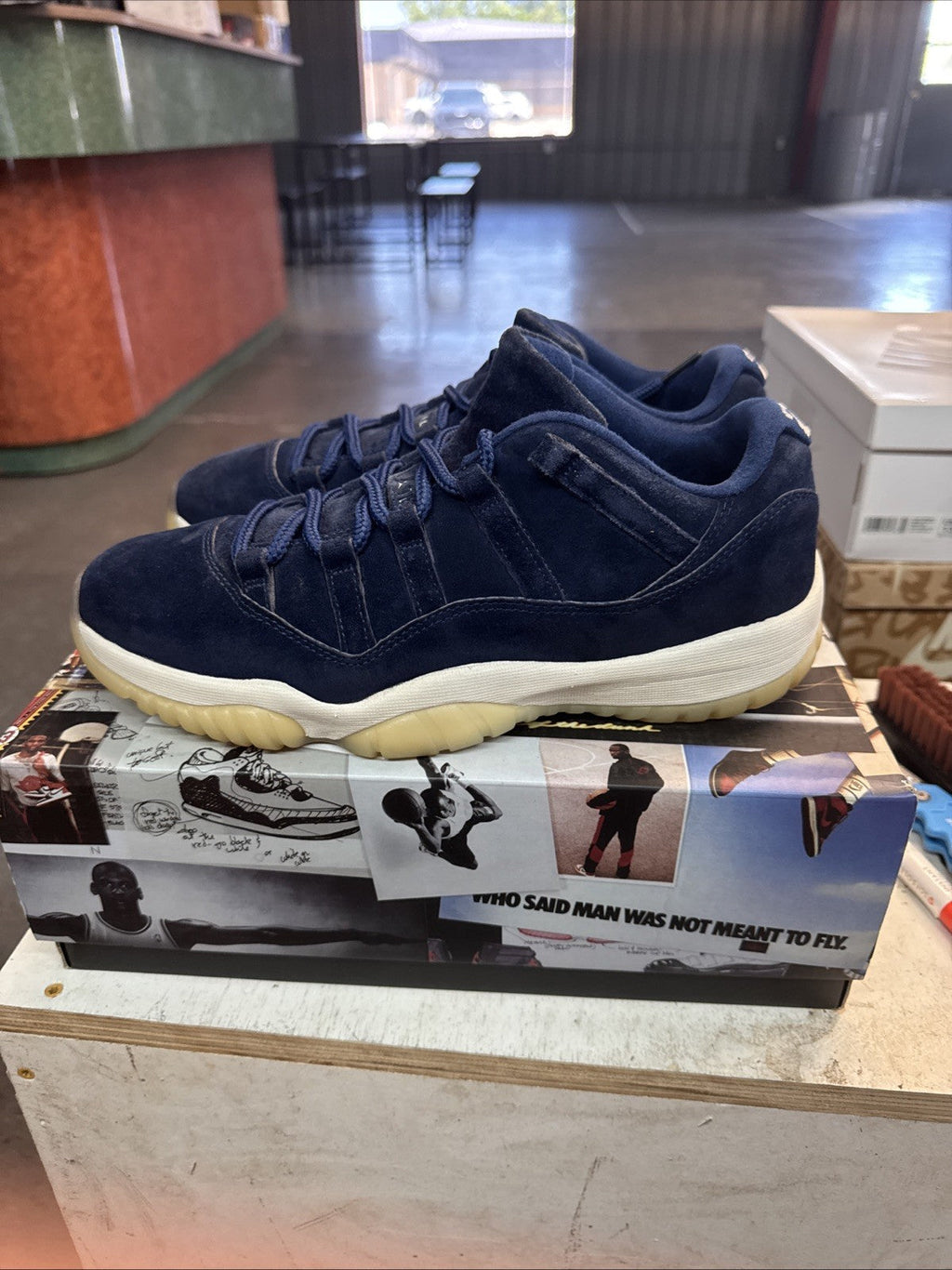 "Dereck Jeter" Size 10.5 - Jordan 11 Low - product image from the listing.