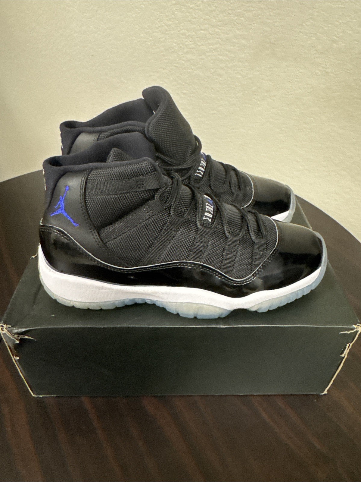Air Jordan Retro 11 Space Jam - Size 5Y - product image from the listing.