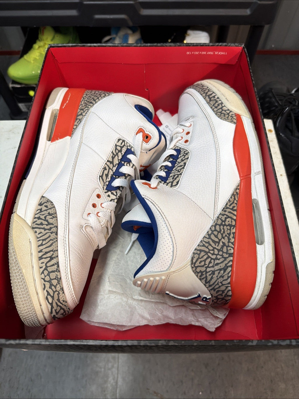 "KNICKS" Air Jordan 3 Retro 2019 - Size 13 - 136064 148 (10307-312) Pre-owned - product image from the listing.