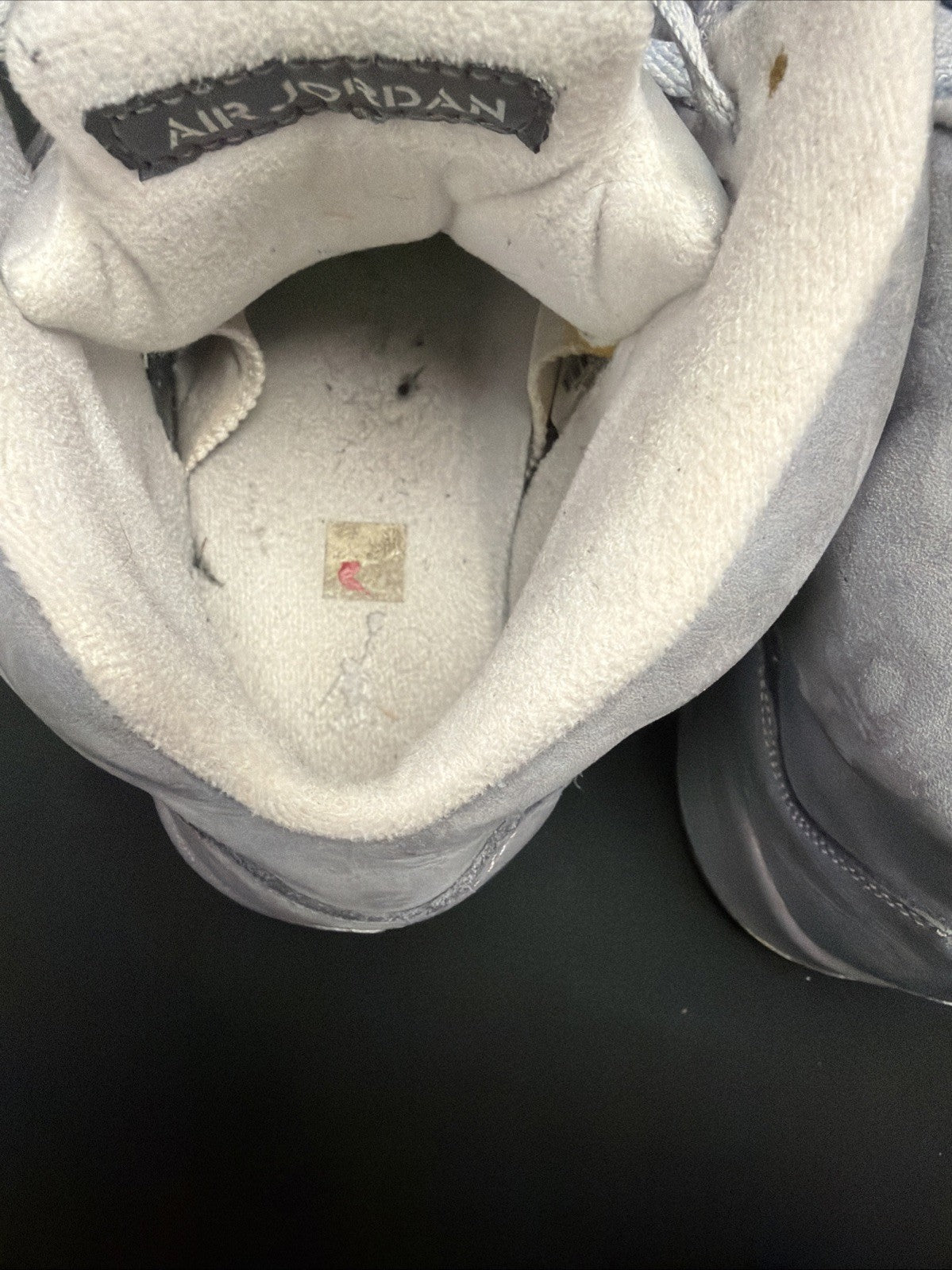 Jordan 5 Retro Wolf Grey Size 11 - product image from the listing.