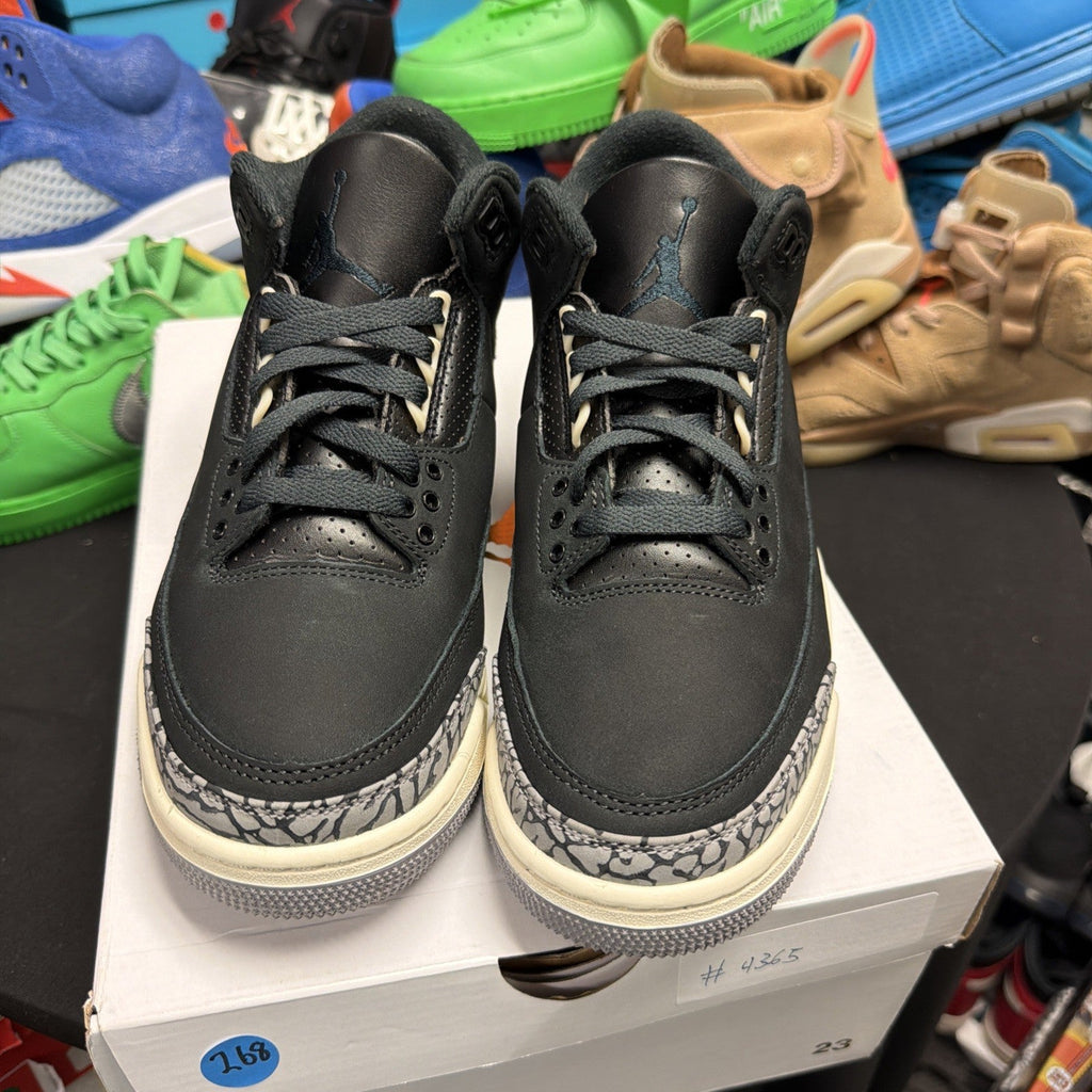 Men's Size 11 - Air Jordan 3 Retro Off Noir W Size 9.5 (268) - product image from the listing.