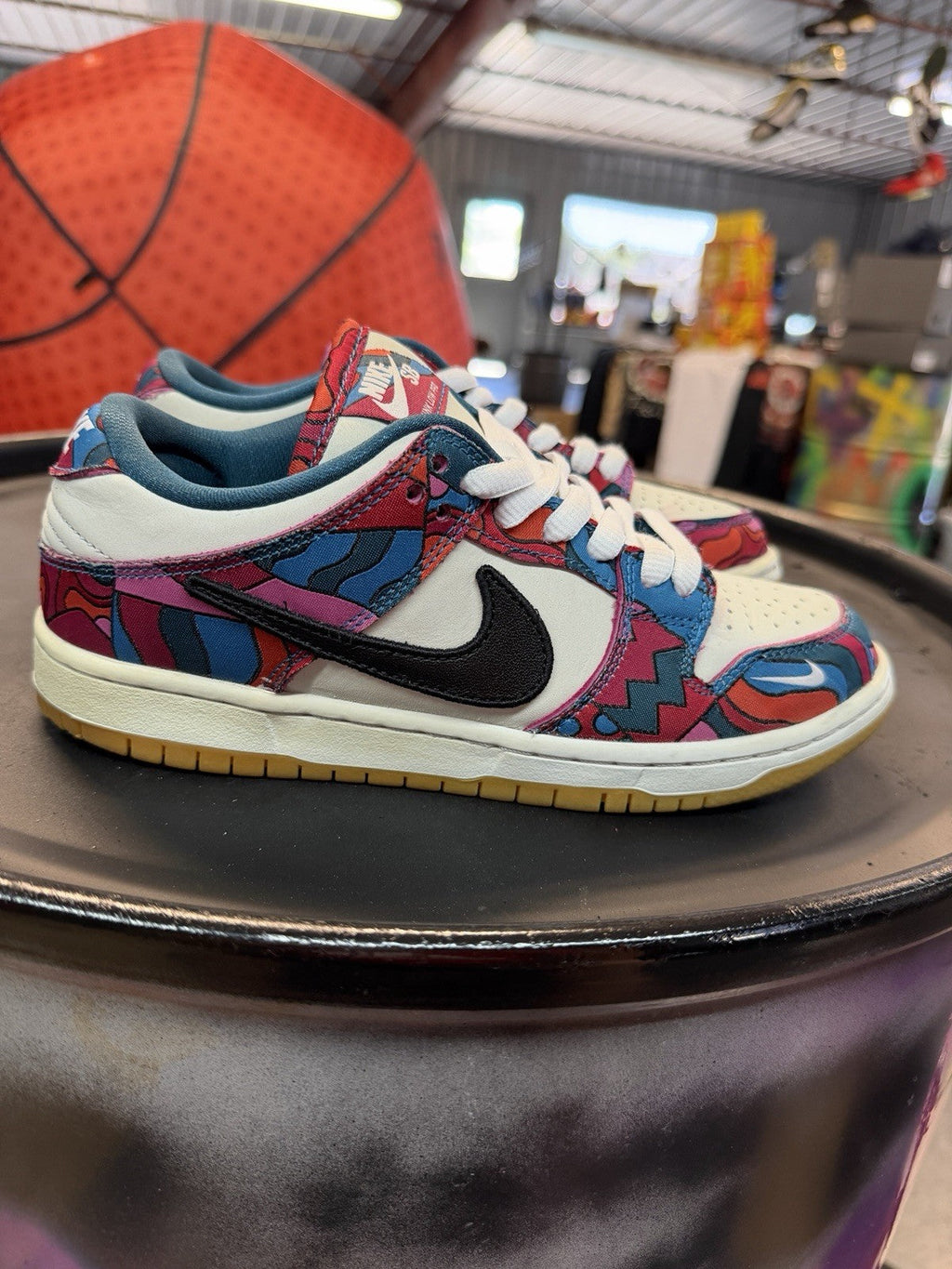 Nike SB Dunk Low Parra Abstract Art Trainers Size 9 DH7695-600 - product image from the listing.