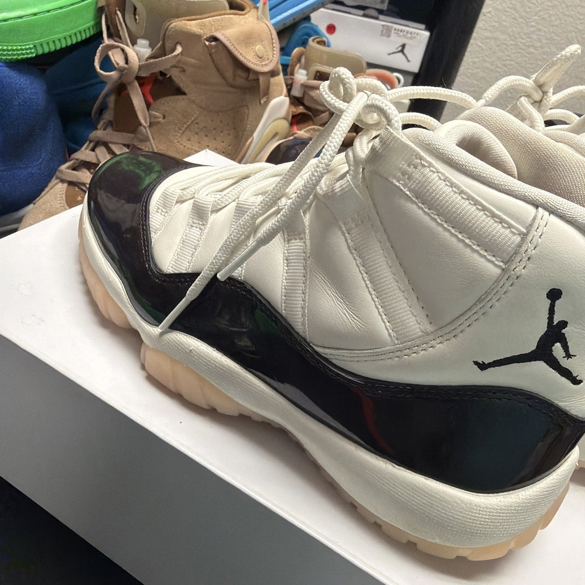 Women's Nike Air Jordan 11 Neapolitan Sail Velvet Brown Atmosphere AR0715-101 7.5 - product image from the listing.