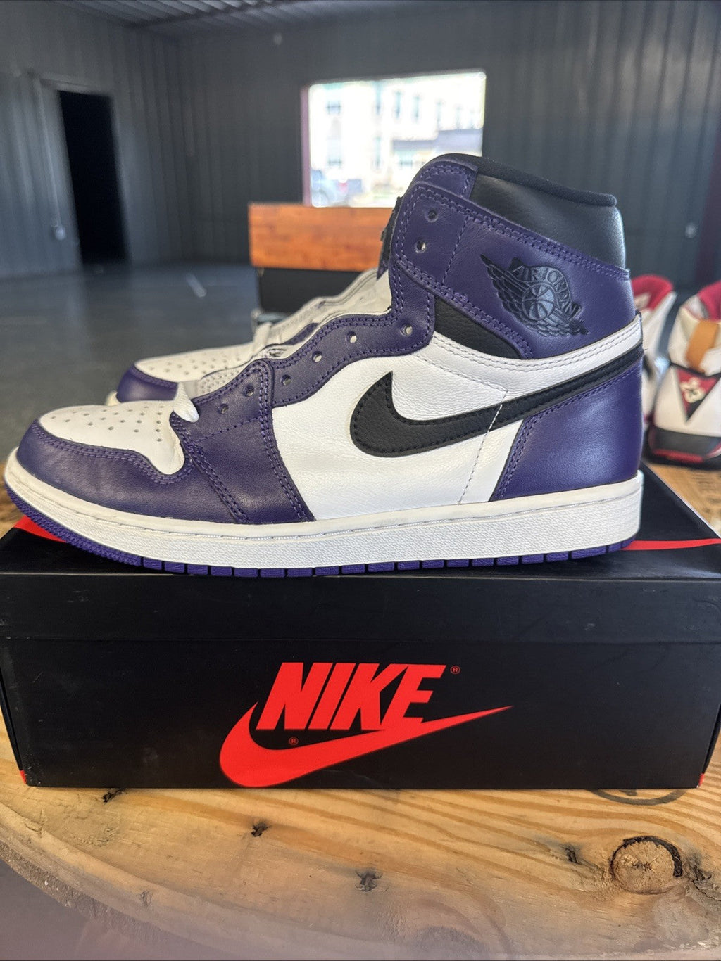AIR JORDAN 1 RETRO HIGH OG | Worn Once - Size 9.5 - product image from the listing.
