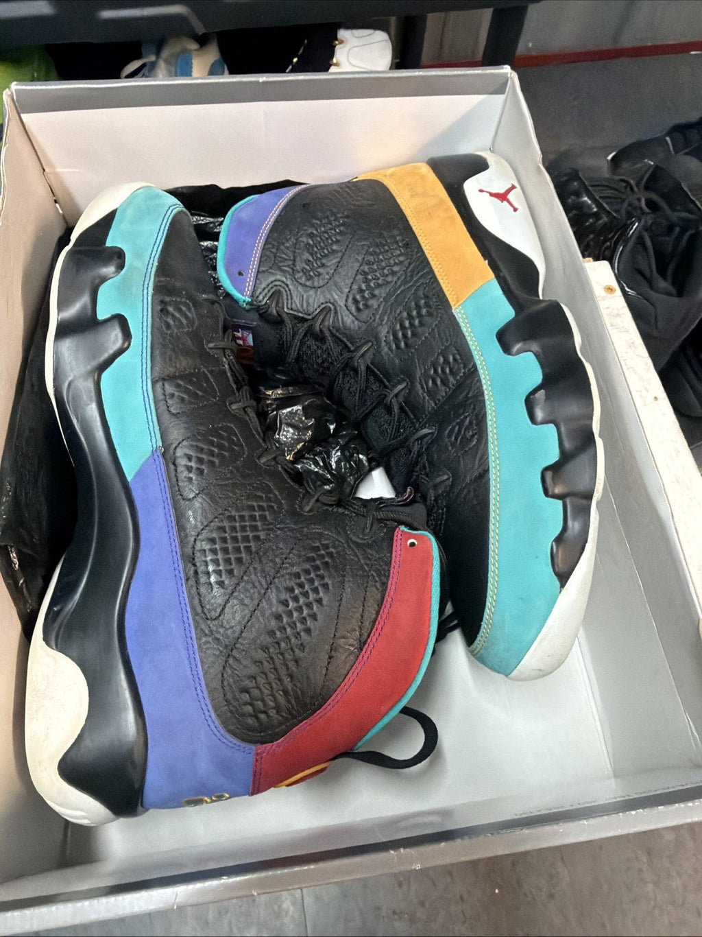 Men's Size 11.5 - Jordan 9 Retro Dream It Do It Black University Gold 302370-065 - product image from the listing.