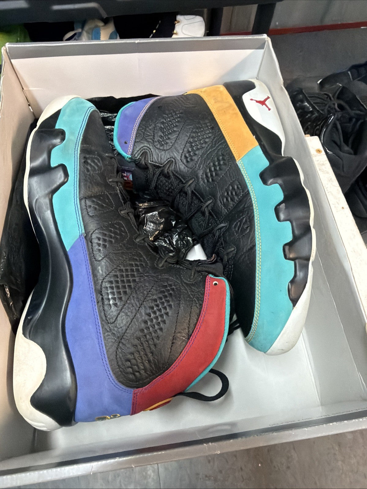 Men's Size 11.5 - Jordan 9 Retro Dream It Do It Black University Gold 302370-065 - product image from the listing.