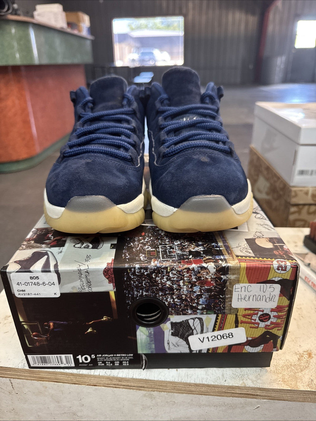 "Dereck Jeter" Size 10.5 - Jordan 11 Low - product image from the listing.