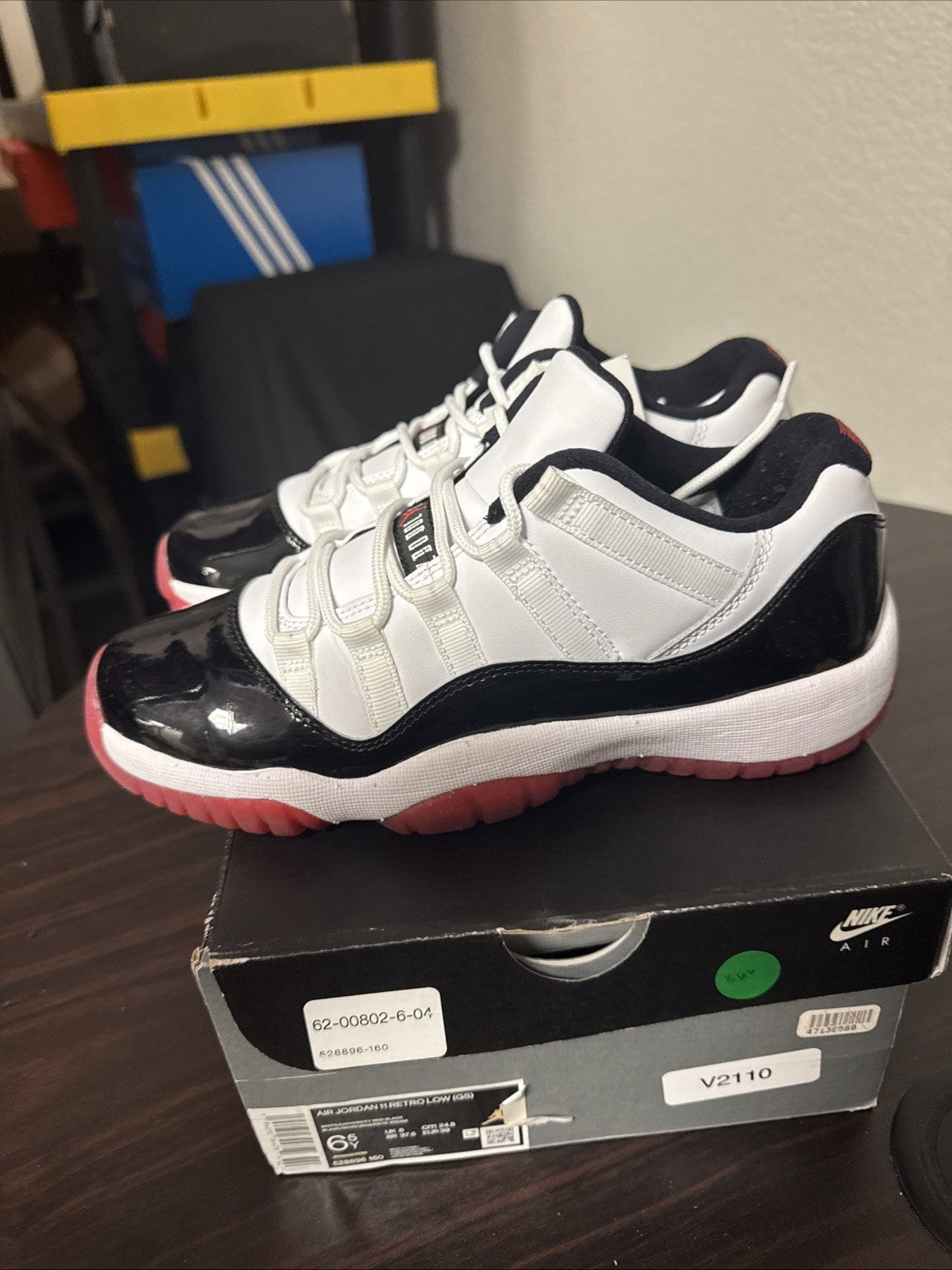 Concord Bred GS Size 6.5Y - Nike Air Jordan 11 Retro Low 528896-160 - product image from the listing.