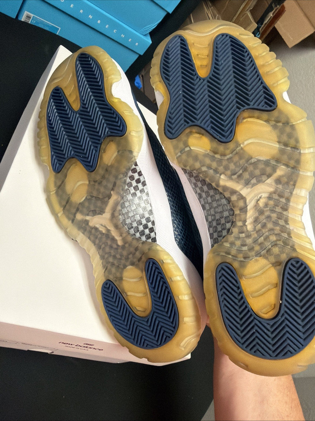 Air Jordan 11 Retro Low LE Snakeskin White Black Navy CD6846-102 2019 - product image from the listing.