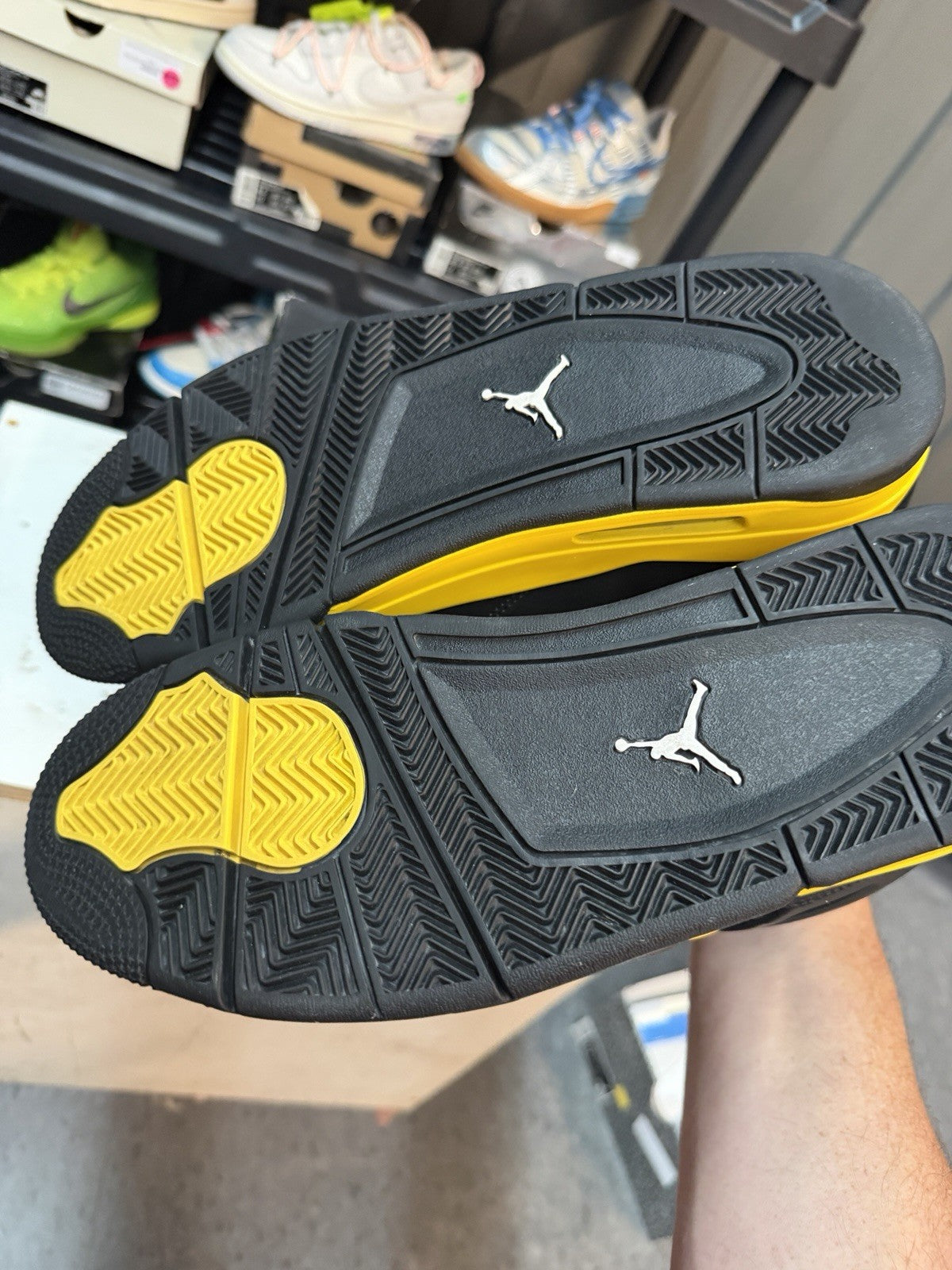 Jordan 4 Retro Mid Thunder - Size 10.5 - product image from the listing.