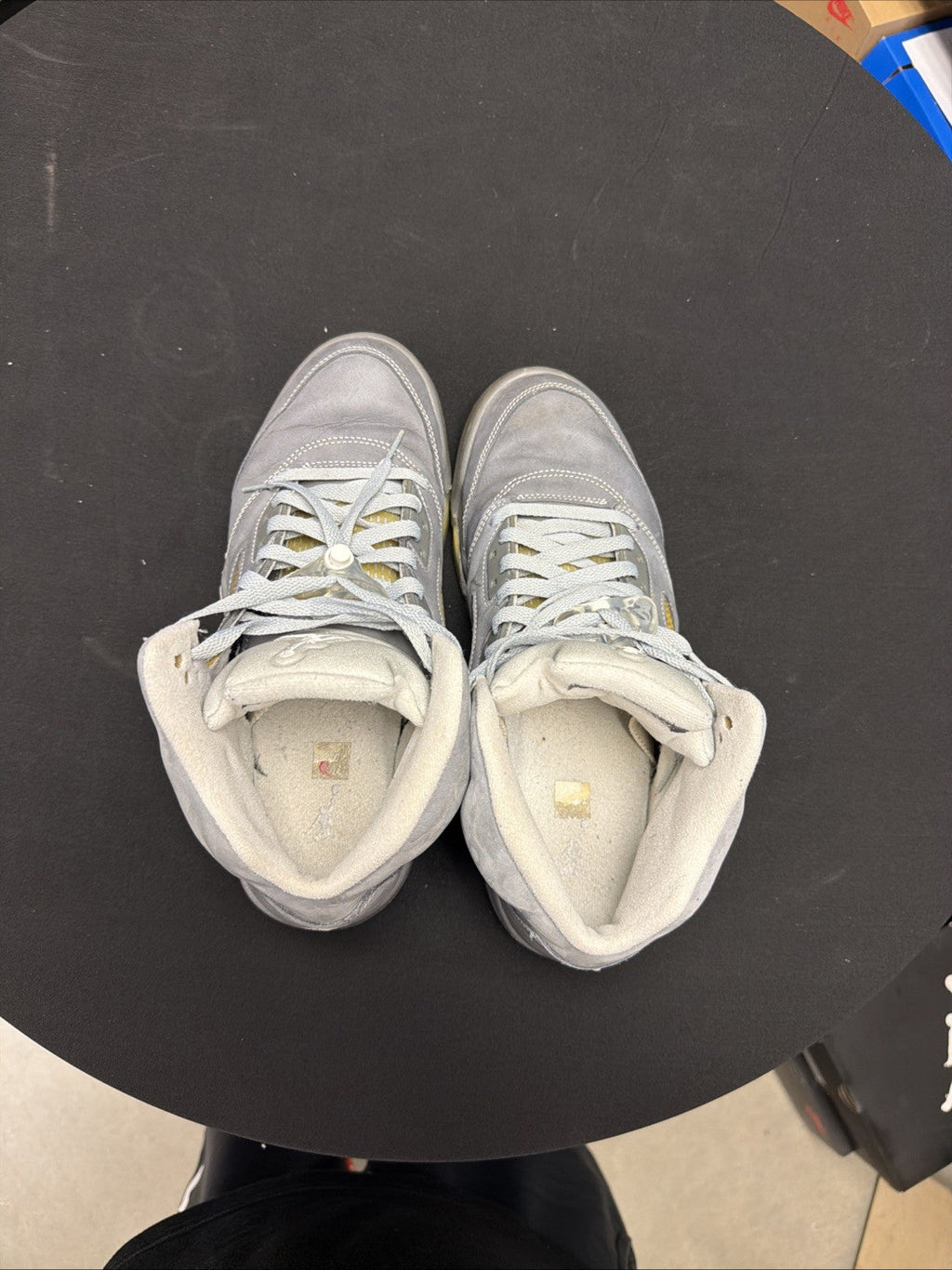 Jordan 5 Retro Wolf Grey Size 11 - product image from the listing.