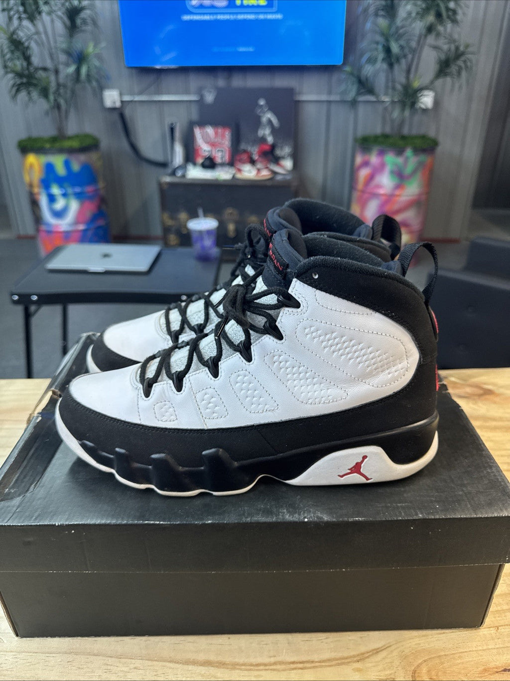 Jordan 9 Retro OG 2016 - Size 9.5 - product image from the listing.