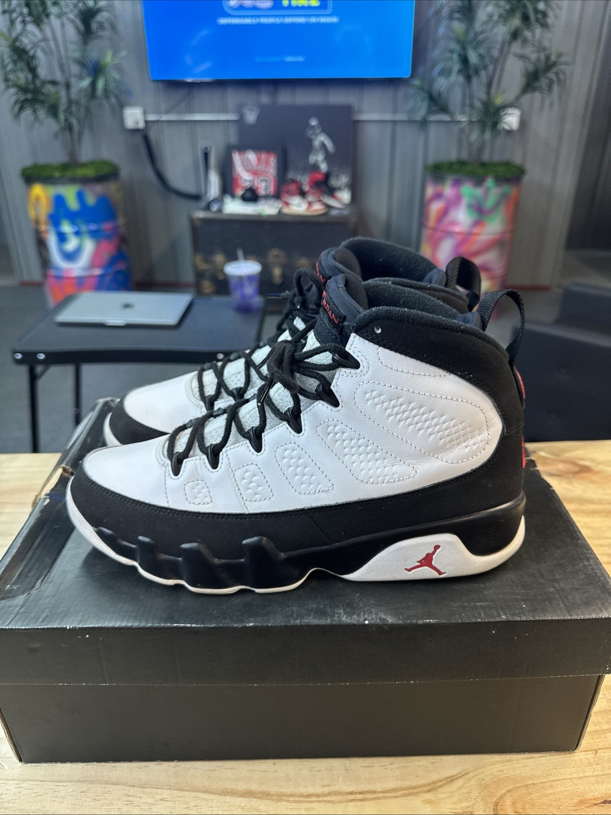 Jordan 9 Retro OG 2016 - Size 9.5 - product image from the listing.