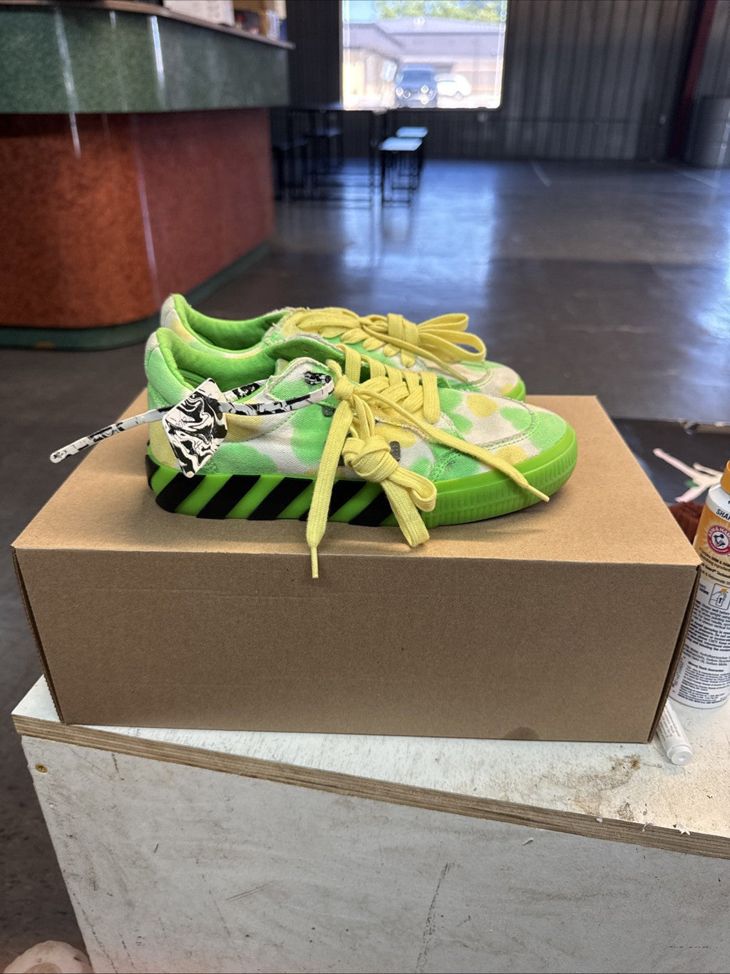Off-White Vulc Low Tie-Dye | Replacement Box - Size 5 US - product image from the listing.
