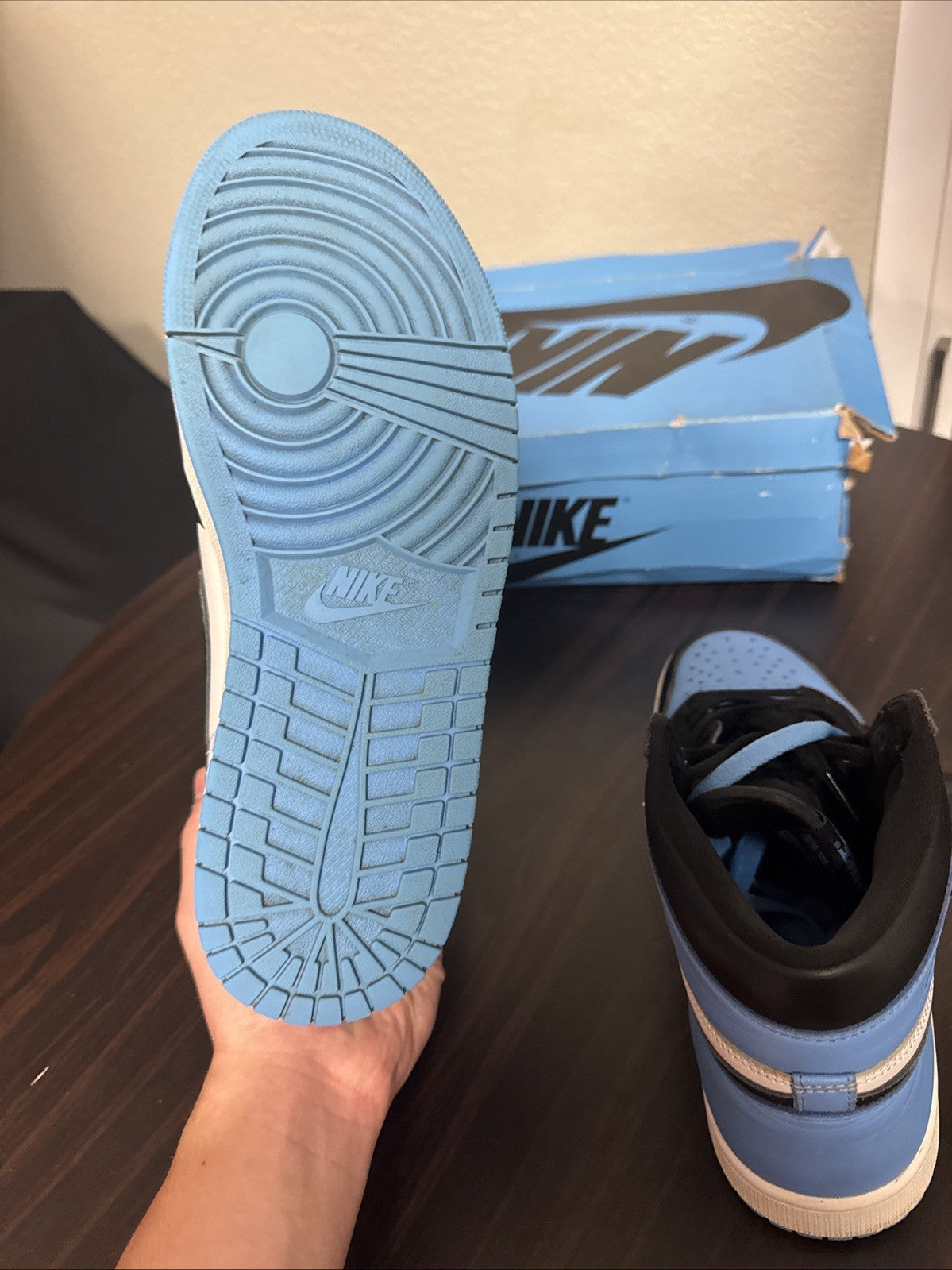Men's Nike Air Jordan 1 Retro High OG UNC Toe DZ5485-400 Size 10 Used - product image from the listing.