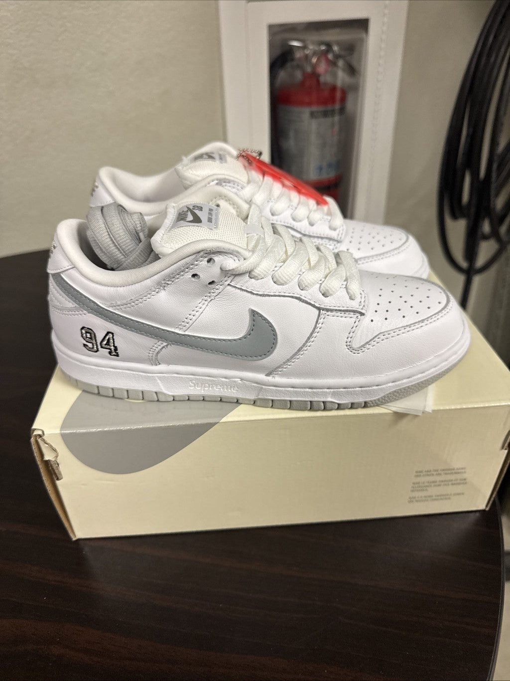 "White Metallic Silver" Size 6 - Supreme Nike SB Dunk Low - product image from the listing.