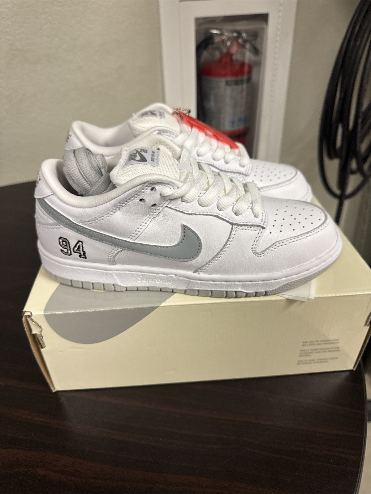 "White Metallic Silver" Size 6 - Supreme Nike SB Dunk Low - product image from the listing.