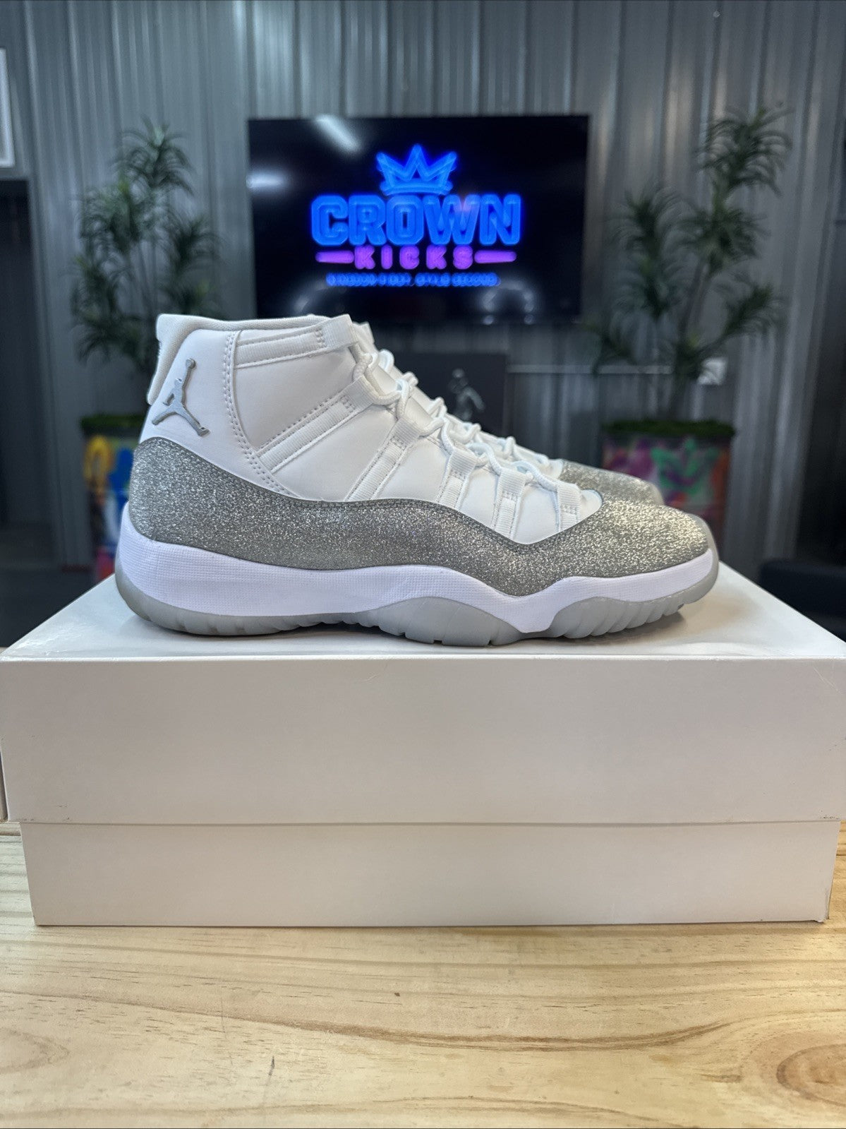 Women's Size 10.5 - Air Jordan 11 Retro Vast Grey | Wore Once - product image from the listing.