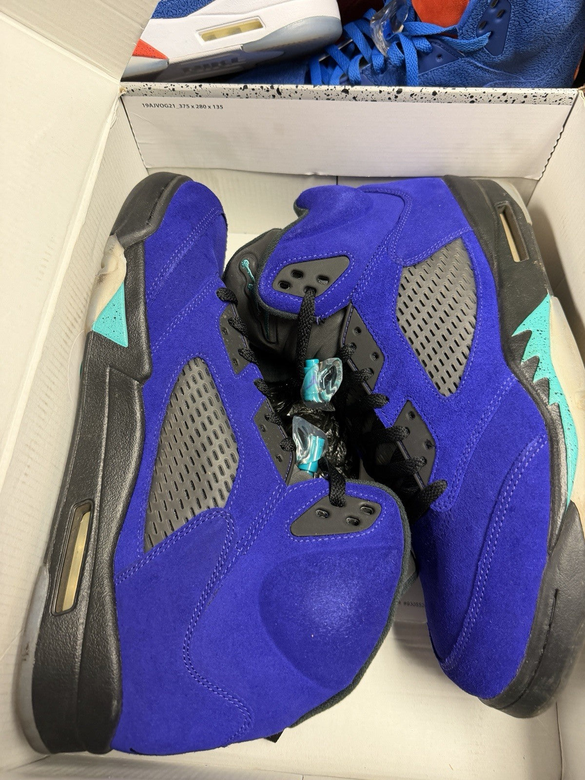 Jordan 5 Retro Alternate Grape 2020 (347) - Size 13 - product image from the listing.