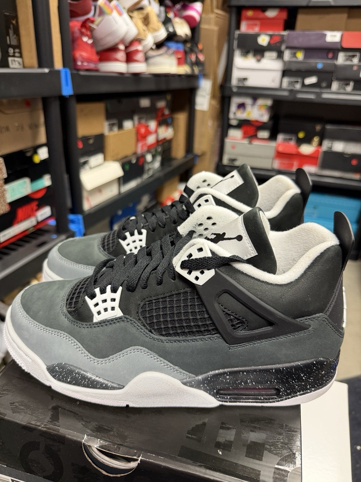 VNDS - Nike Air Jordan 4 Retro 2024 Fear (SIZE 9) - product image from the listing.