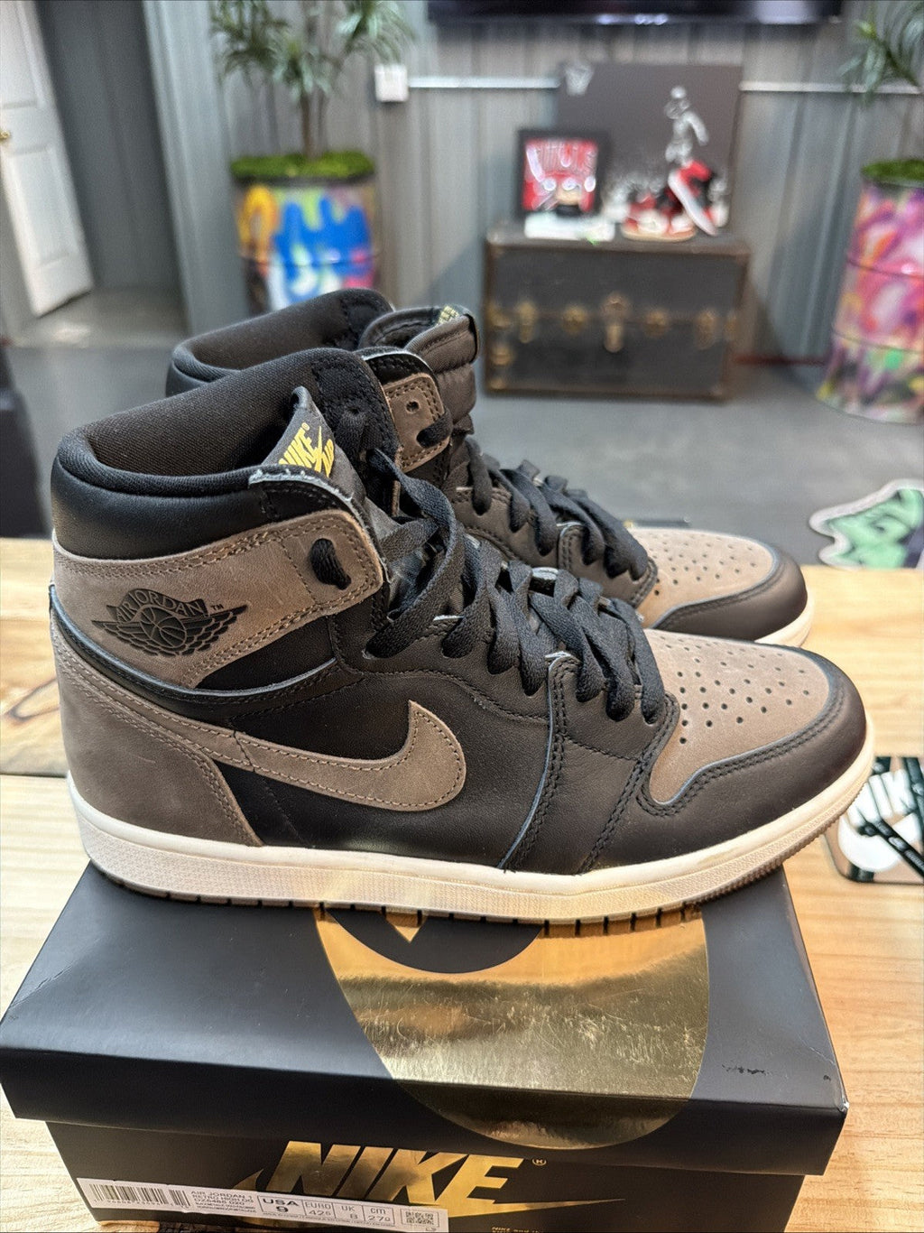 Palomino Size 9 VNDS - Jordan 1 Retro High OG - product image from the listing.
