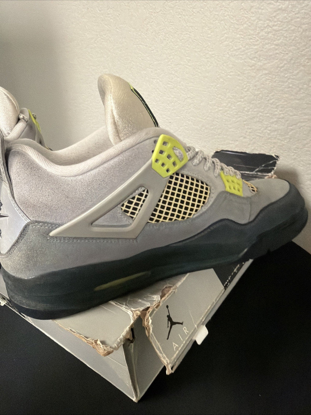 Men's Air Jordan 4 Retro SE Neon 95 Size 12 Used OG Box - product image from the listing.