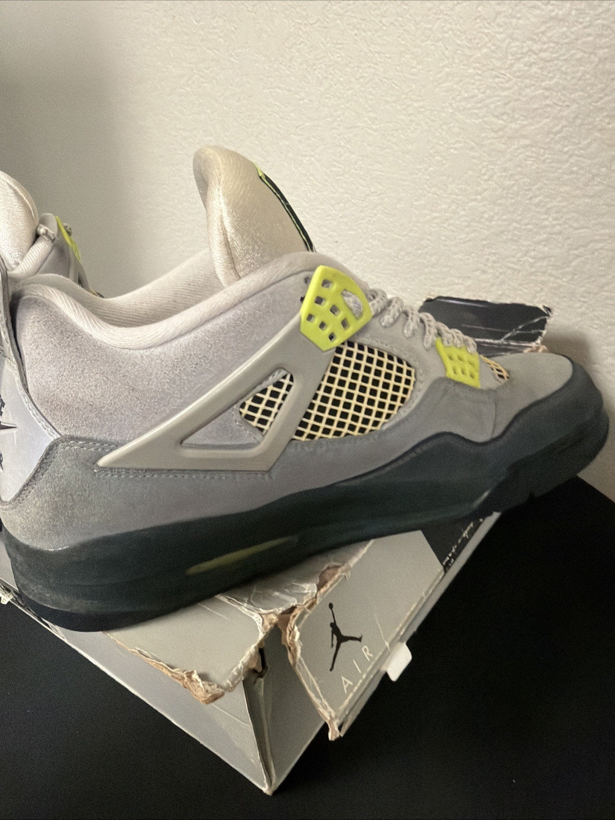 Men's Air Jordan 4 Retro SE Neon 95 Size 12 Used OG Box - product image from the listing.