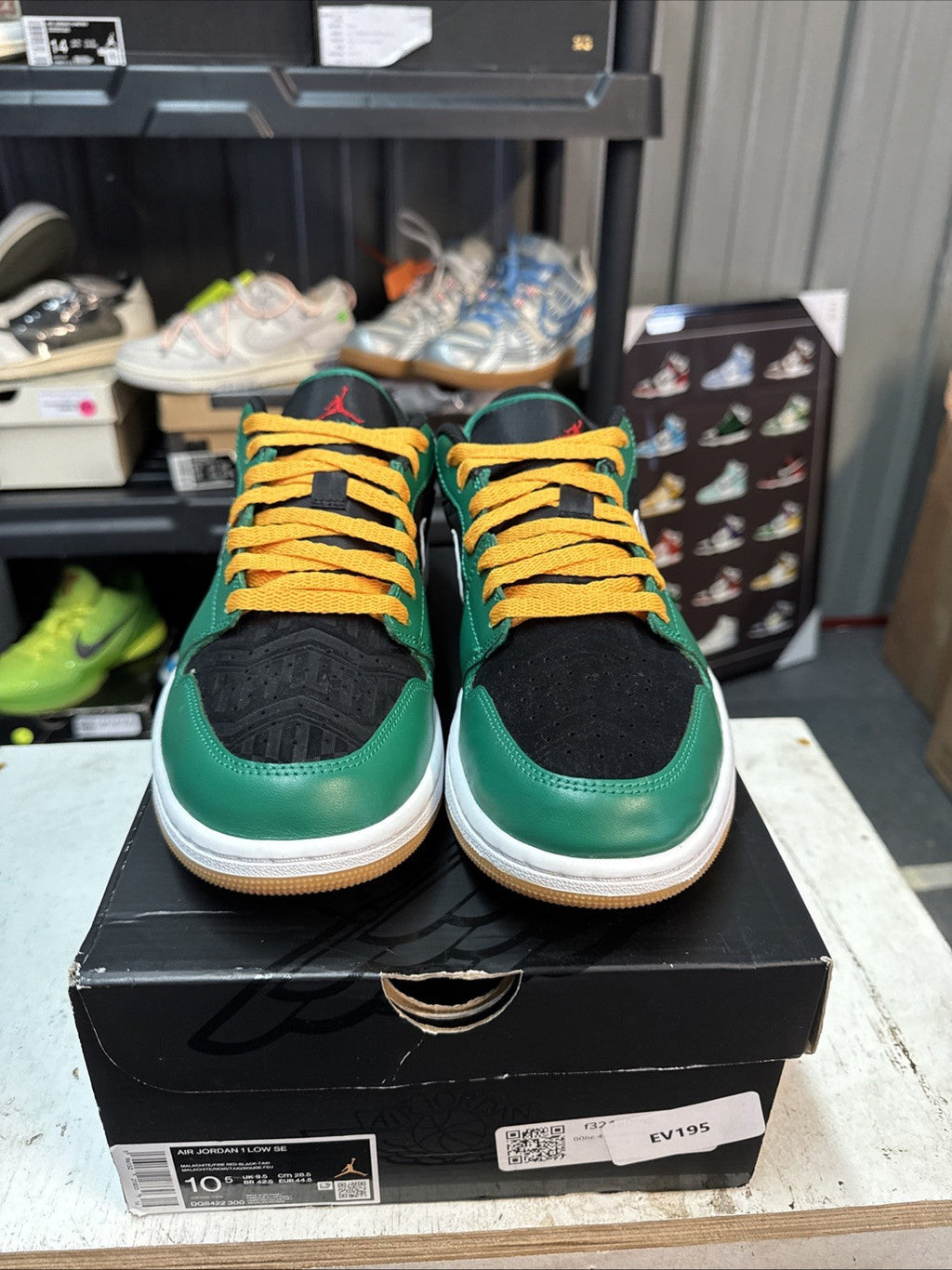 "Holiday Special" Size 10.5 - Air Jordan 1 Low SE Malachite - product image from the listing.