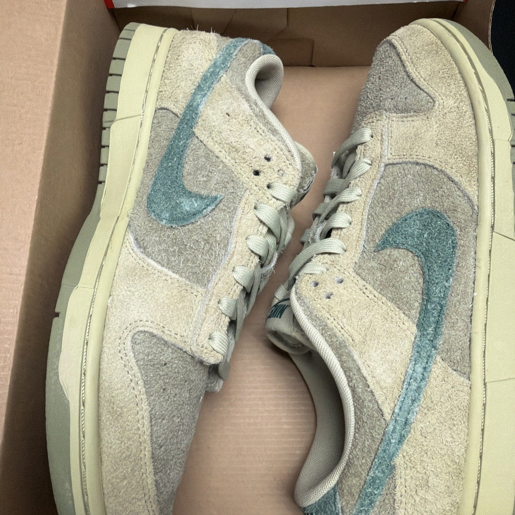 Dunk Low Olive Aura and Oil Green (221) by Nike - product image from the listing.
